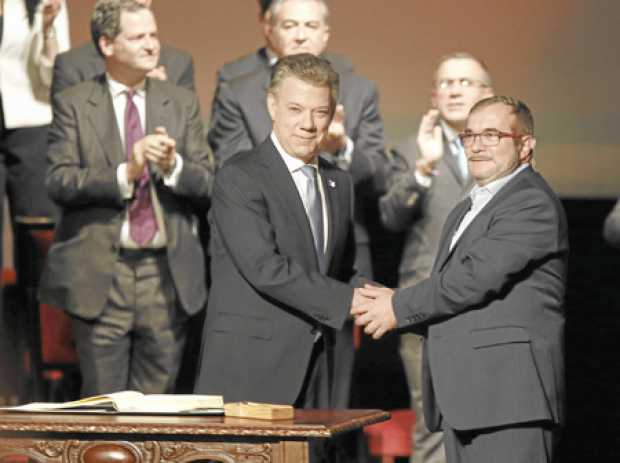 Tras un año de la firma del acuerdo de paz, el Gobierno se reunió con los exguerrilleros de las Farc. 