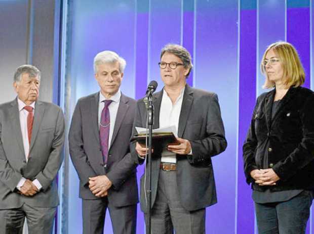 En la foto de izquerda a derecha: José Noé Ríos, Alberto Fergusson, Gustavo Bell y Angélika Rettberg. 