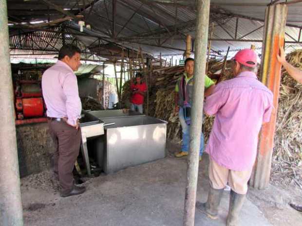 El alcalde Omairo Ayala Cataño destaca en el sitio que tiene en la red social las ejecutorias y su contacto con la gente del campo. El alcalde Omairo Ayala Cataño destaca en el sitio que tiene en la red social las ejecutorias y su contacto con la gente del c
