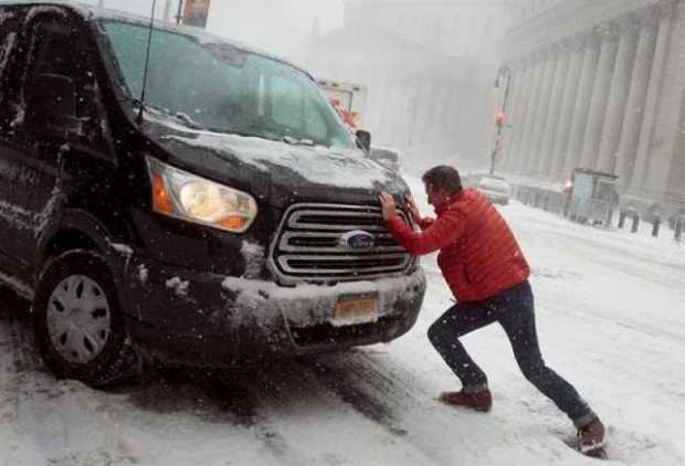 Una intensa tormenta de nieve golpea a Nueva York y sus alrededores