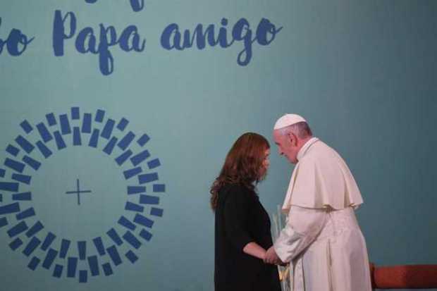 El papa Francisco visitó a niños que viven con sus madres reclusas en Chile