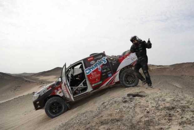 El equipo MS2, con Mauricio Salazar Sierra y Mauricio Salazar Velásquez, en el desierto peruano.