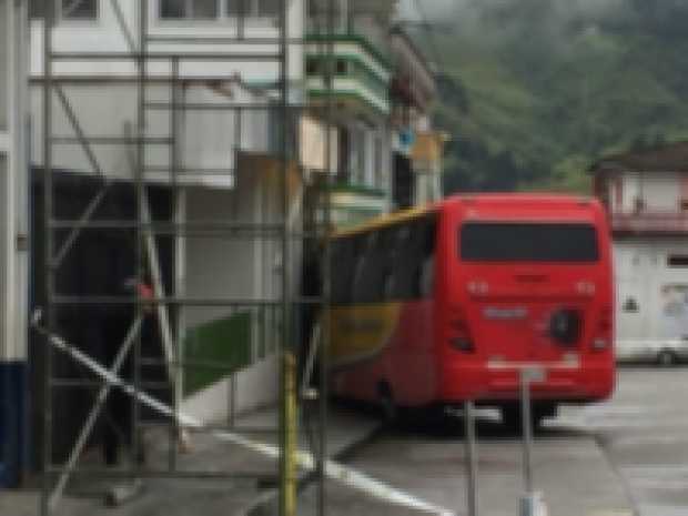 Accidente de una buseta de la empresa Rápido Tolima 
