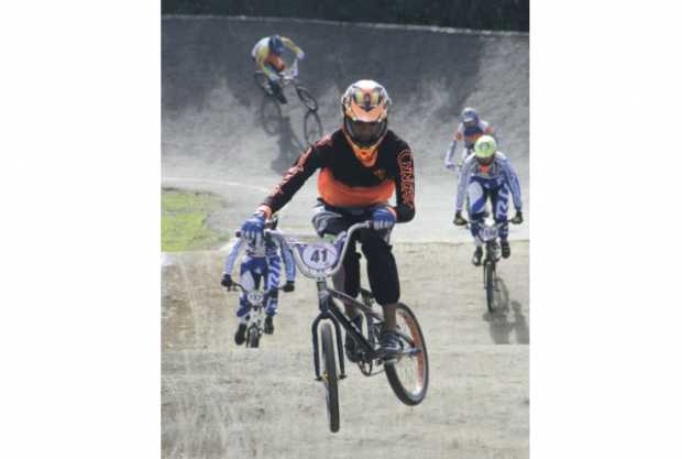 Los mejores bicicrosistas del país se dieron cita en el Bosque Popular El Prado para medir sus talentos.