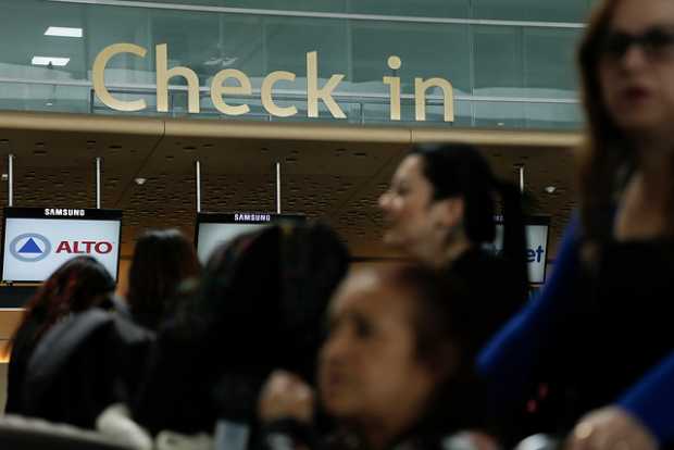 Modifican permiso para salida de menores que viven en el exterior