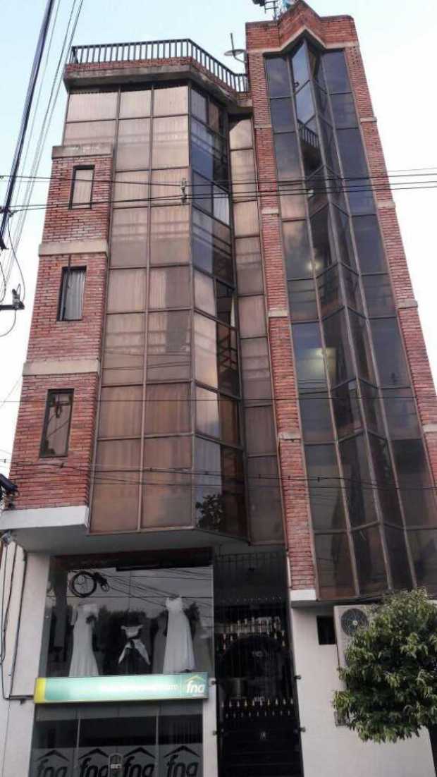 Dentro del apartamento 201 de este edificio, situado en la carrera 3ª Nº 11-18, hallaron el cuerpo de la mujer.