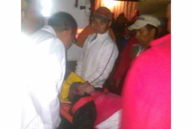 Los organismos de socorro trasladaron a los lesionados al Hospital San José. 