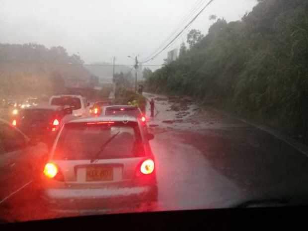 Vías de Villamaría afectadas por las lluvias de esta madrugada