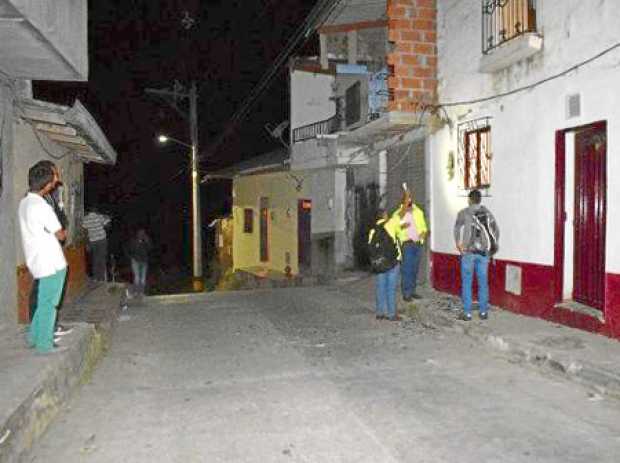 En esta vivienda, ubicada en el sector Cuatro Esquinas, zona urbana de Ituango, ocurrió el ataque.