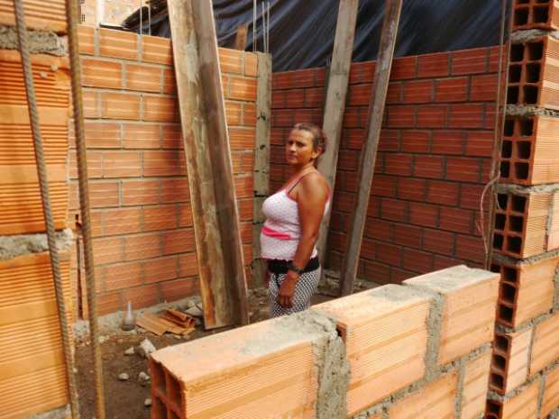La Frontera, en Chinchiná (Caldas), reconstruye casas