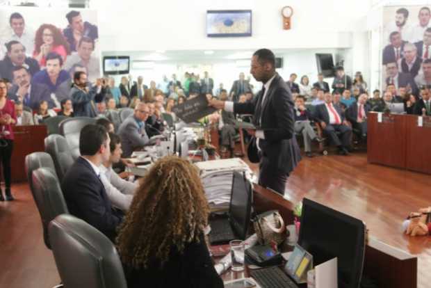 Los 19 concejales asistieron a la instalación, también el gabinete del alcalde Cardona.