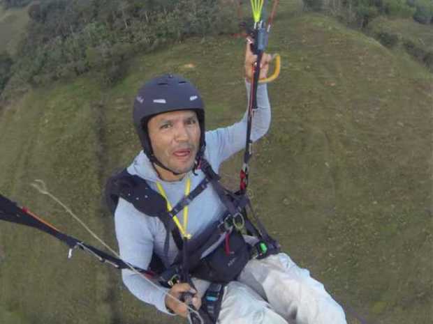José Germán Jaramillo Hincapié, en pleno vuelo.