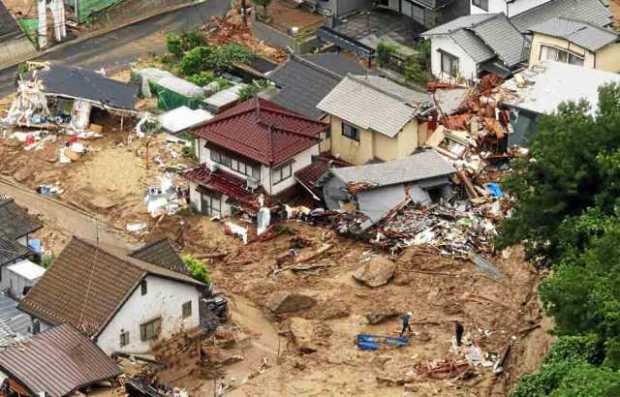 Inundaciones tienen decenas de damnificados en Hiroshima.