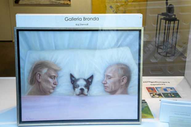 Obra Este es mi territorio del pintor finlandés Kaj Stenvall que muestra al presidente estadounidense, Donald Trump; y al presid