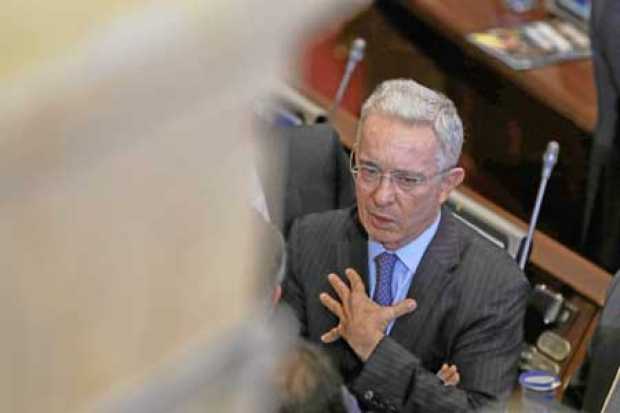 Álvaro Uribe Vélez recibió el respaldo del presidente electo, Iván Duque, quien pidió que se respeten las garantías de defensa j