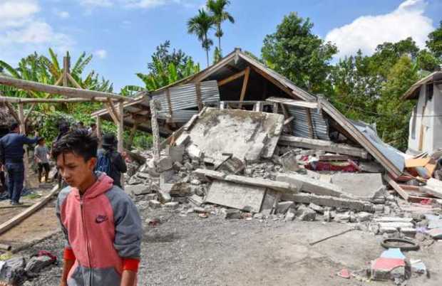 Un sismo de magnitud 6.4 deja 14 muertos y 162 heridos en Indonesia