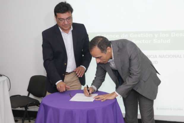  El superintendente de Salud, Luis Fernando Cruz Araújo, y el director de la Territorial de Salud, Gerson Bermont,
