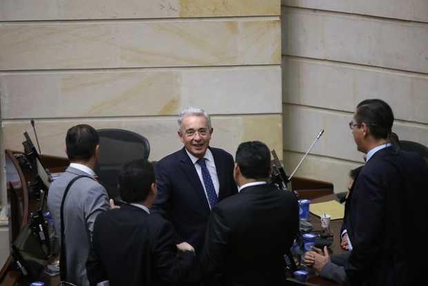 Álvaro Uribe en el Senado de la República Álvaro Uribe en el Senado de la República