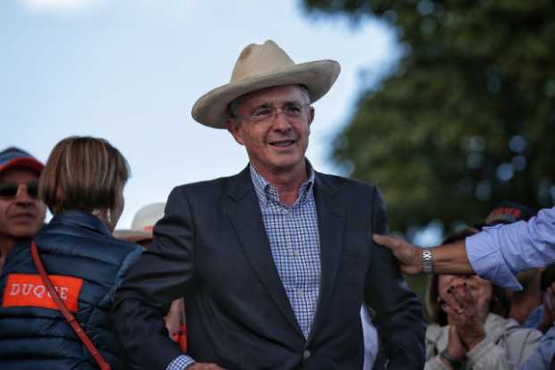 Expresidente y senador Álvaro Uribe sufrió un accidentó en su finca 