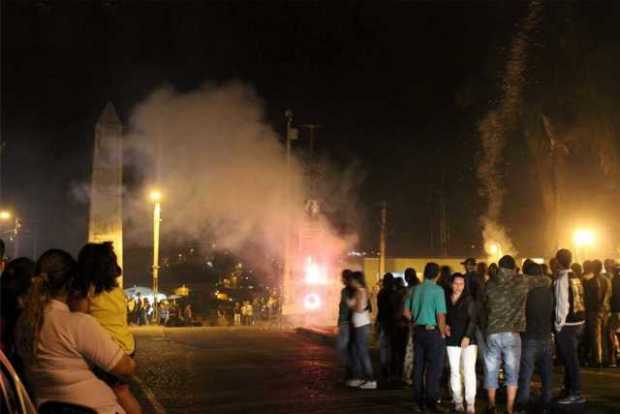 Durante las fiestas de la Virgen del Carmen en Anserma, el párroco no ha patrocinado ni apoyará el uso de fuegos pirotécnicos. E