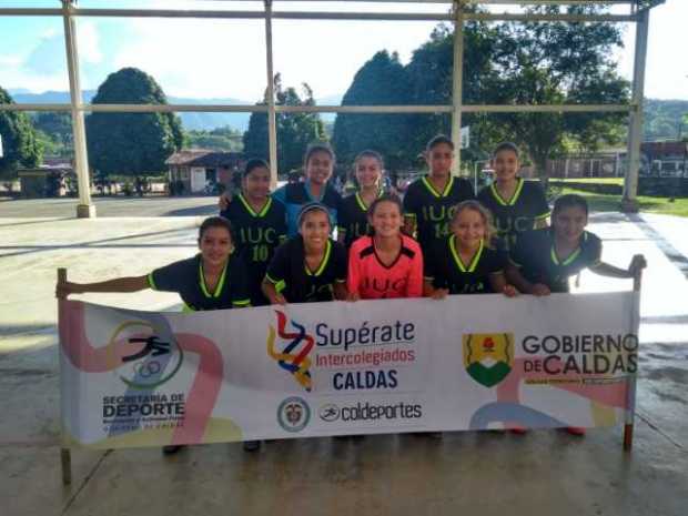 Equipo femenino de futbolsal del Instituto Universitario de Manizales 
