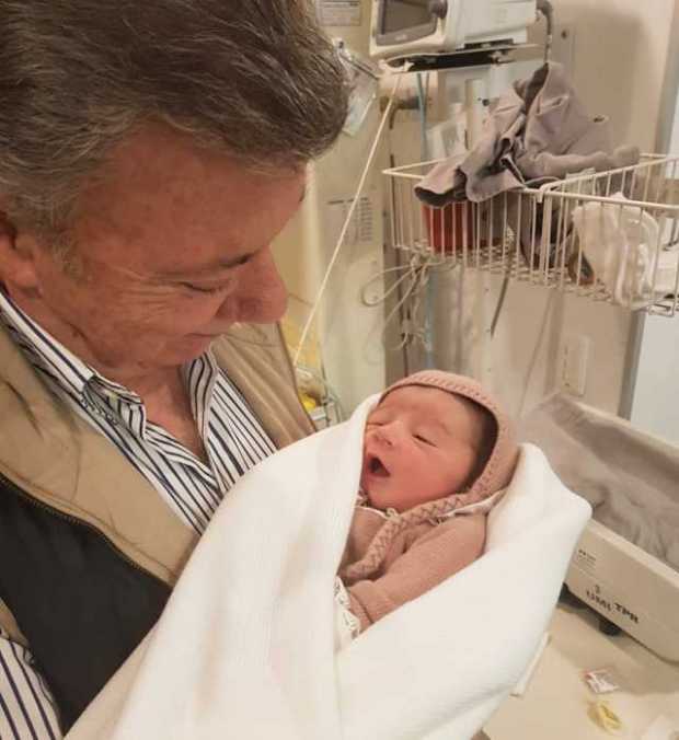 Juan Manuel Santos con su nieta, Celeste. 