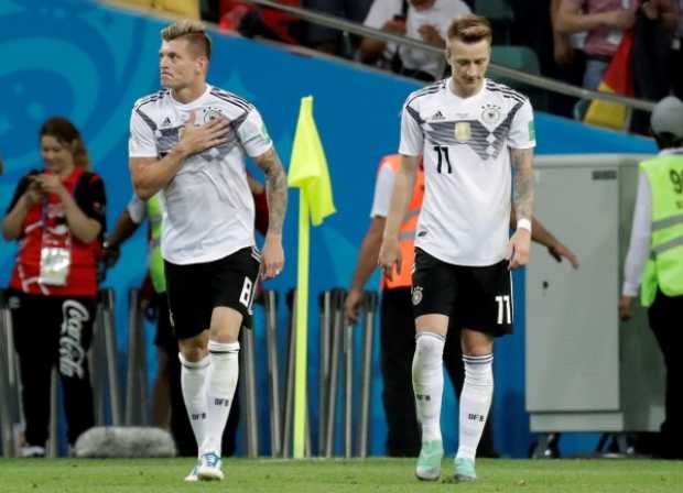 Toni Kroos (izquierda) rescató ayer a Alemania.