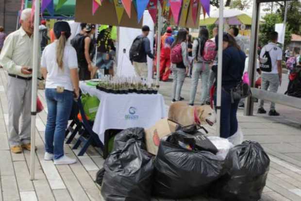 De 9:00 a.m. a 12:00 m. se realizó la jornada de recolección de basuras en el Parque de la Mujer. 