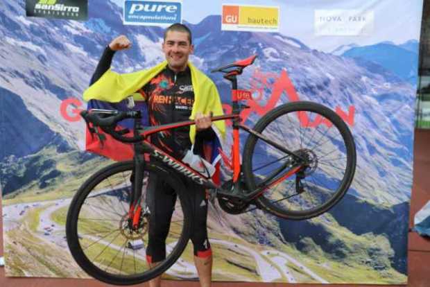 El ultramán manizaleño Mauricio Salazar superó la carrera ultradistancia en bicicleta Glocknerman, que se realizó en Austria. Ll