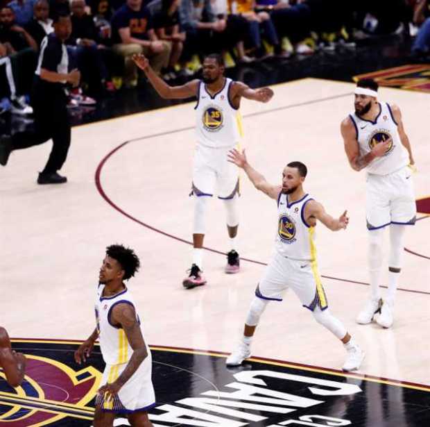 Warriors le gana a los Cavaliers y revalida el título de la NBA 