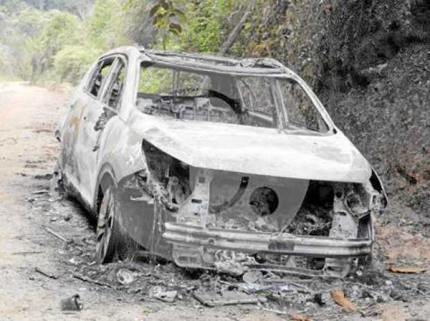 Antes de ser asesinados, los cinco hombres se movilizaban en una Kia Sportage Revolution, que fue incinerada al parecer por los 