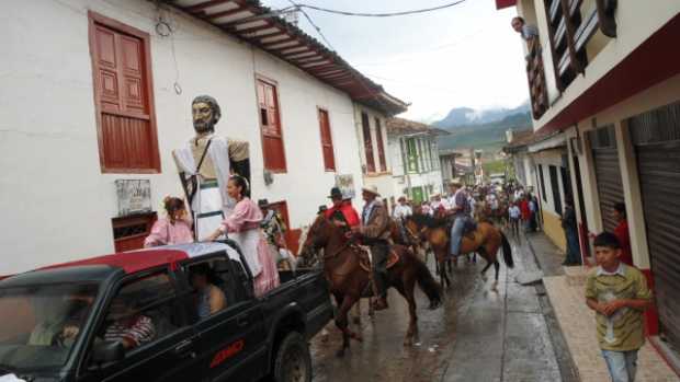 100 años quemando a Judas en Neira