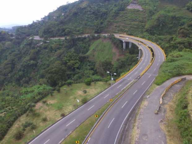Gobernadores reclaman más obras de Autopistas