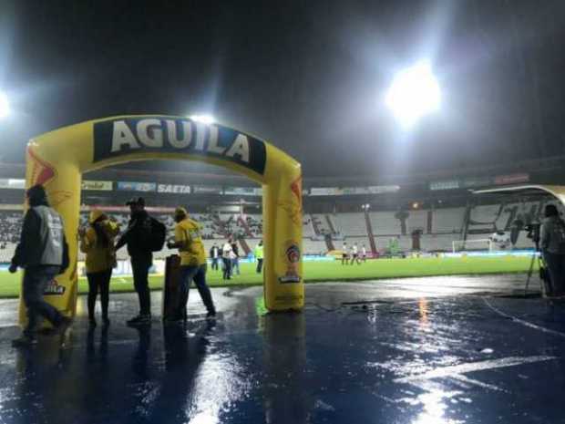 Aplazan media hora el partido Once Caldas-Rionegro por aguacero en Manizales