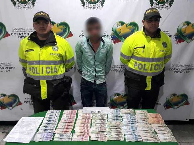 El detenido por el robo. El detenido por el robo.