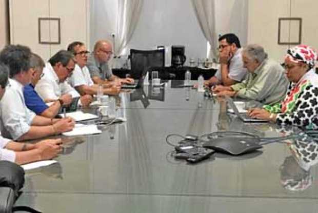 Reunión previa de la comisión de seguimiento a los acuerdos de paz de La Habana en Cartagena con el expresidente de Uruguay José