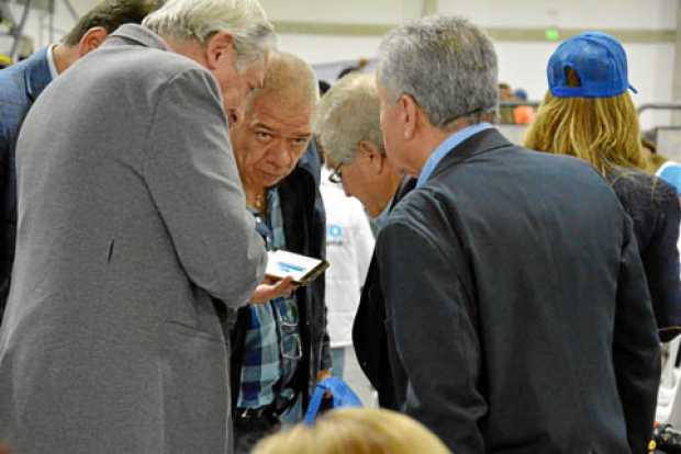 Pegados de las encuestas