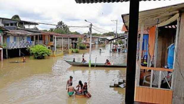 Foto | Colprensa | LA PATRIA  El nivel del agua alcanza hasta los tres metros de altura, tras desbordarse el río Caunapí