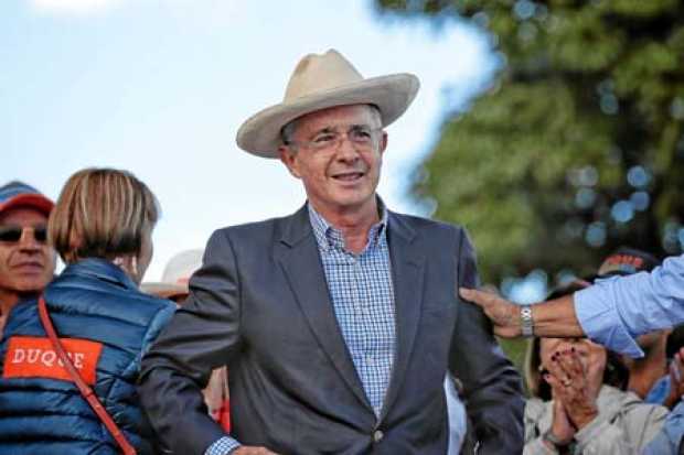 Senador Álvaro Uribe Vélez