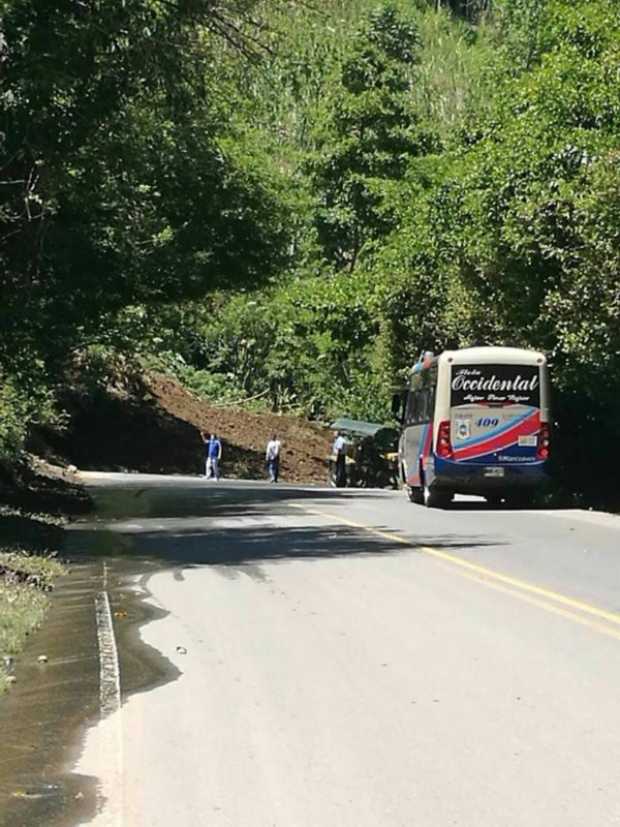 Derrumbe en la vía a la vereda La U, Supía