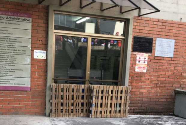 Bloqueo en la U. de Caldas para rechazar forma como eligieron al rector 