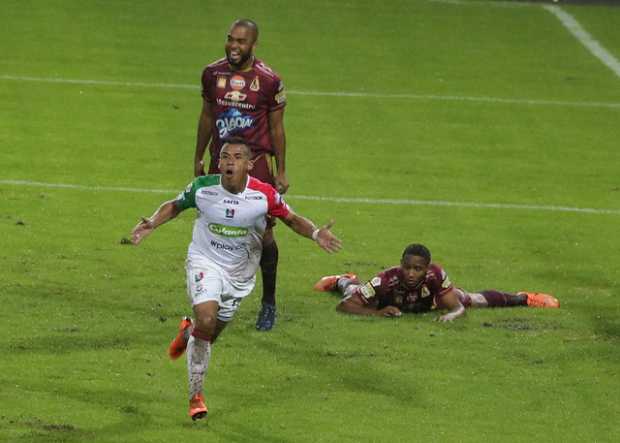 César Amaya celebra el gol que le dio el triunfo ayer al Once Caldas ante el Deportes Tolima.