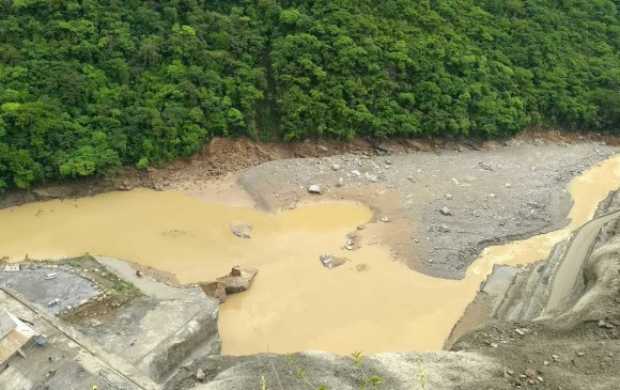 Así amaneció el túnel de la represa de Hidroituango que provocó ayer las inundaciones luego de su destaponamiento natural.