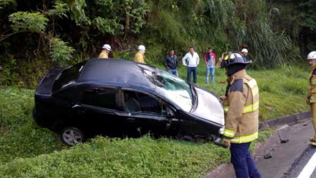 Volcamiento vehicular en la Autopista del Café