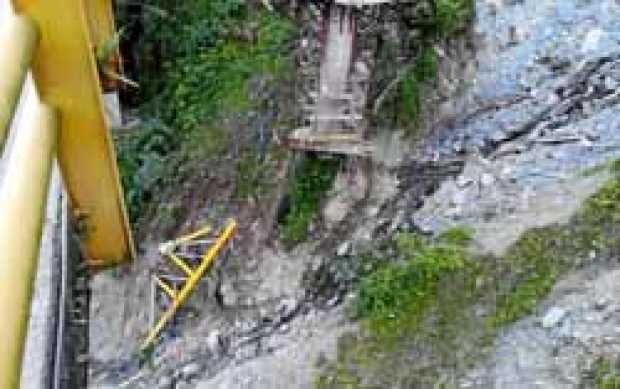 En el kilómetro 65 de la vía Bogotá-Villavicencio se presentó el accidente en el puente en construcción La Pala. 