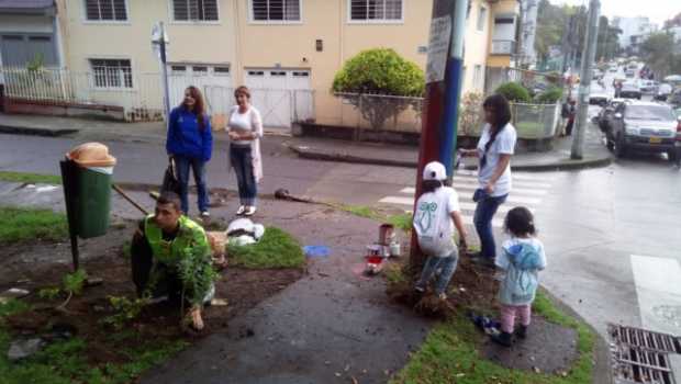 En Manizales convierten basureros en jardines