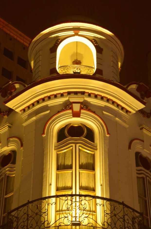 Las fachadas de nueve bienes inmuebles de interés cultural del Centro Histórico de Manizales cuentan desde anoche con iluminació