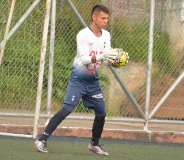 Juan Carlos Benavides en el partido contra la Selección Filadelfia, de la cuarta fecha, que ganó 4-0 la Universidad Nacional Cas