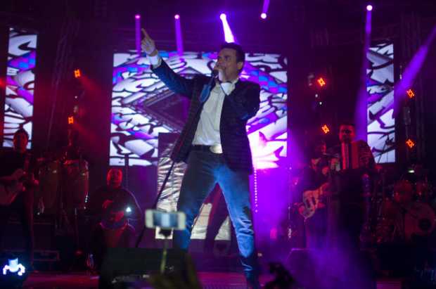 Silvestre Dangond durante un concierto en Manizales. 