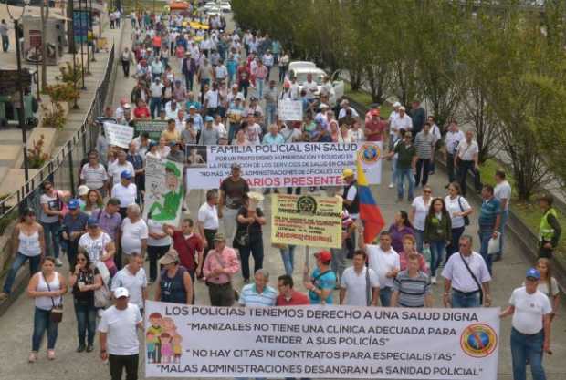 Jubilados de la Policía  marcharon contra La Toscana